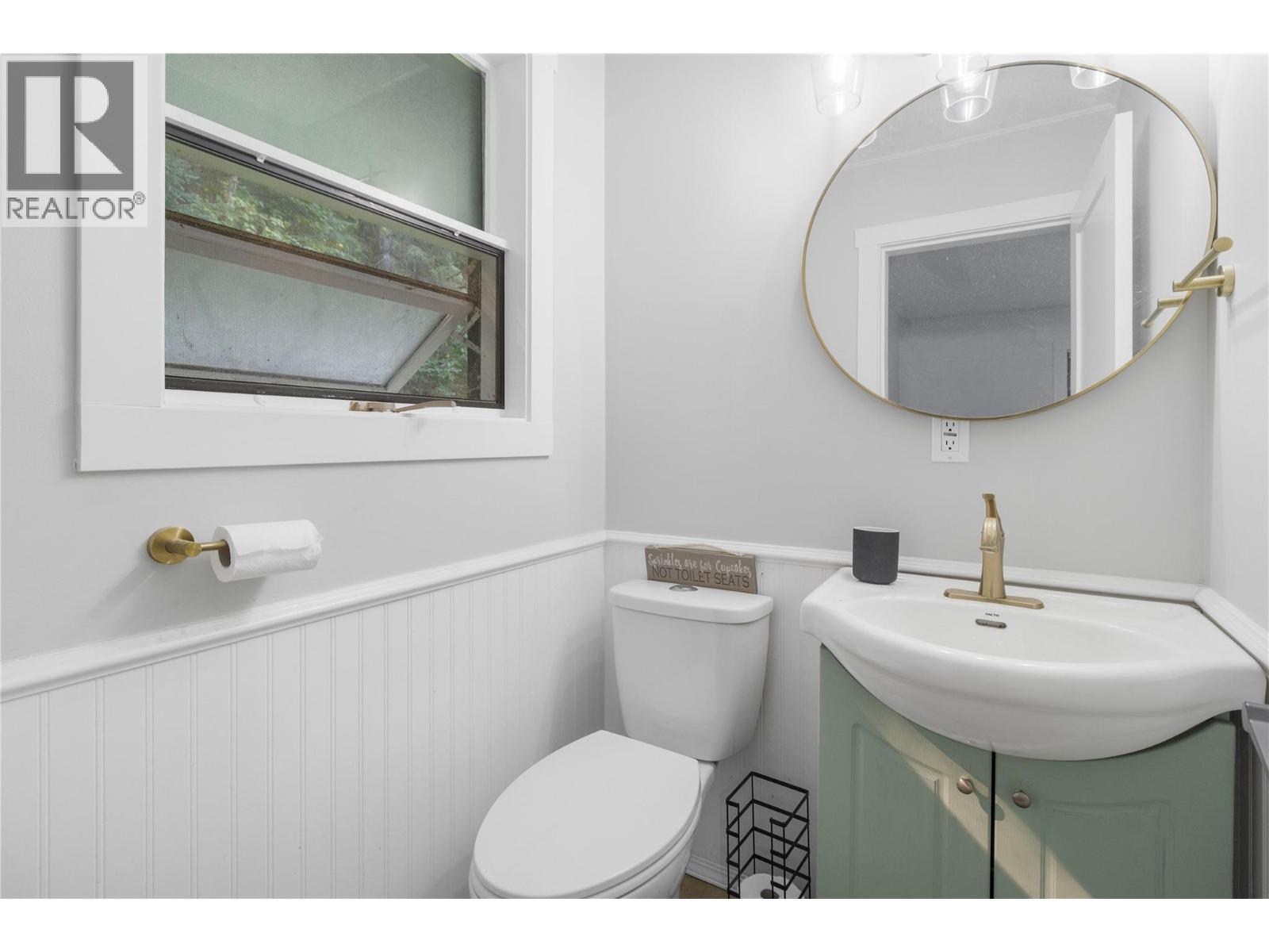 4018 Greaves Road, Eagle Bay, BC - Indoor Photo Showing Bathroom
