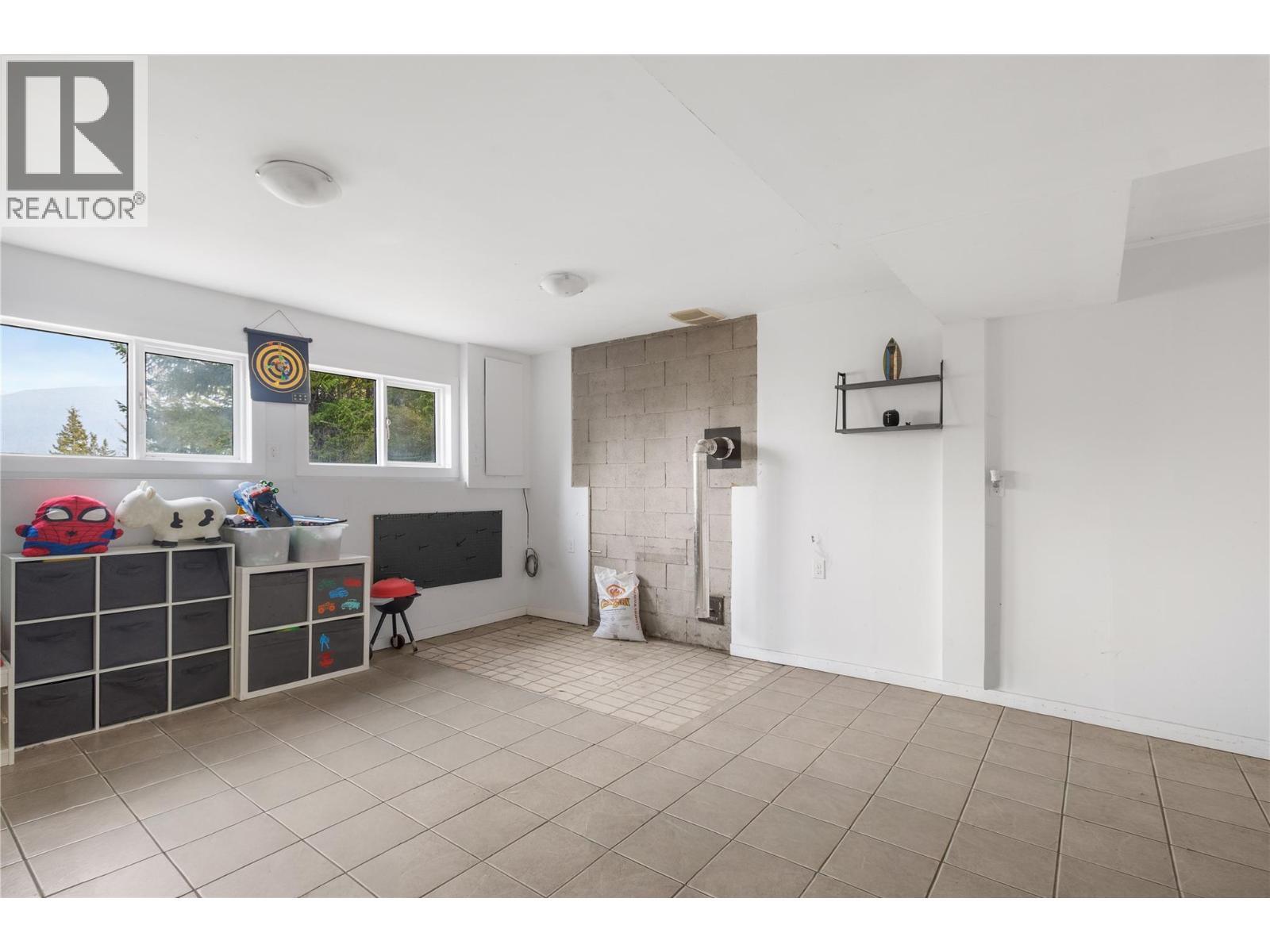 4018 Greaves Road, Eagle Bay, BC - Indoor Photo Showing Other Room