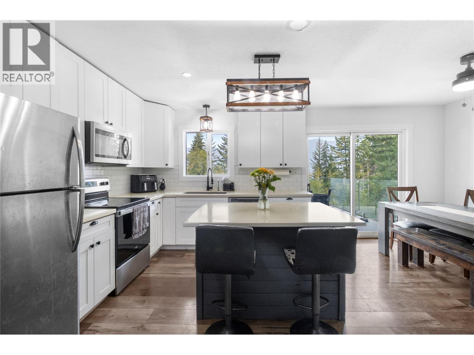 4018 Greaves Road, Eagle Bay, BC - Indoor Photo Showing Kitchen With Upgraded Kitchen