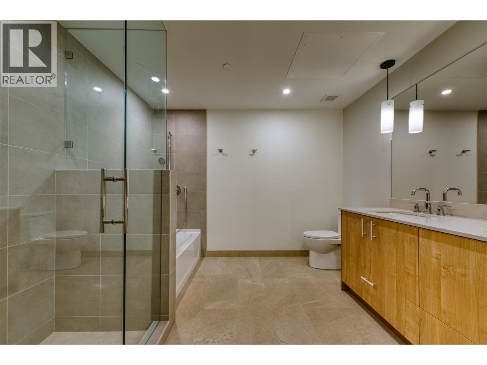 9654 Benchland Drive Unit# 201, Lake Country, BC - Indoor Photo Showing Bathroom