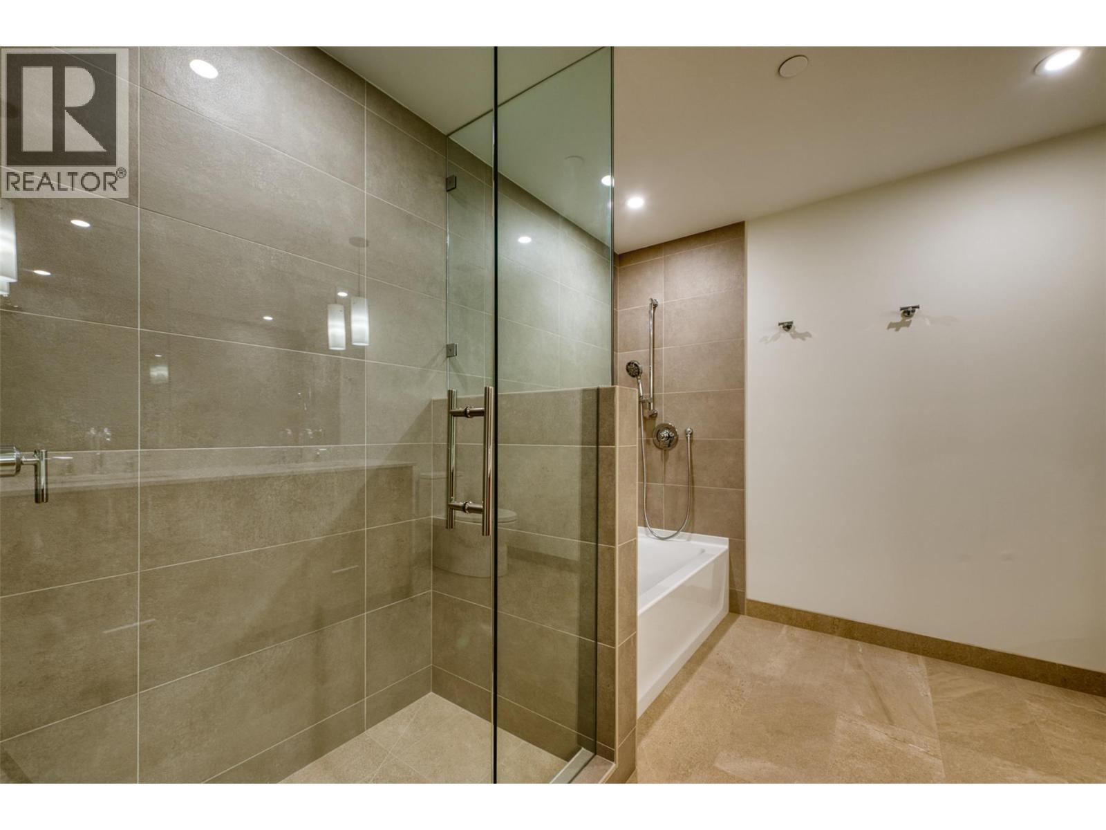 9654 Benchland Drive Unit# 201, Lake Country, BC - Indoor Photo Showing Bathroom