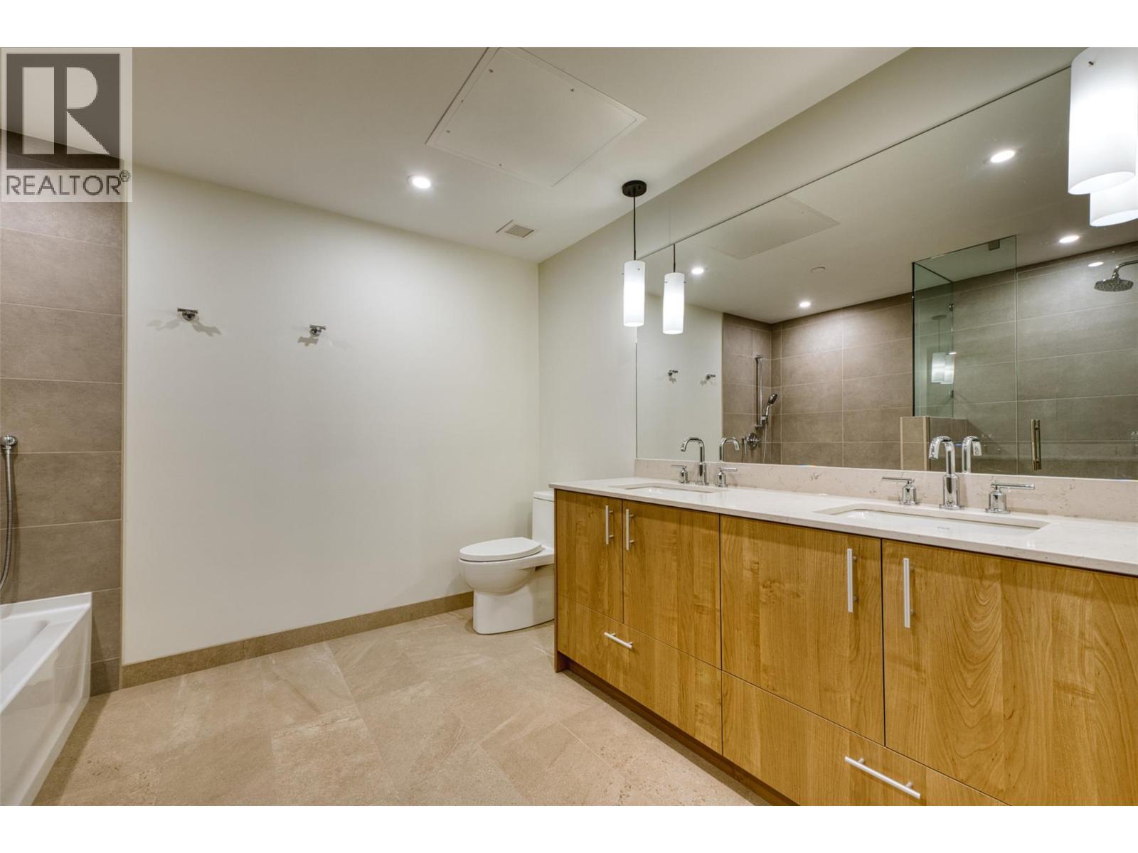 9654 Benchland Drive Unit# 201, Lake Country, BC - Indoor Photo Showing Bathroom