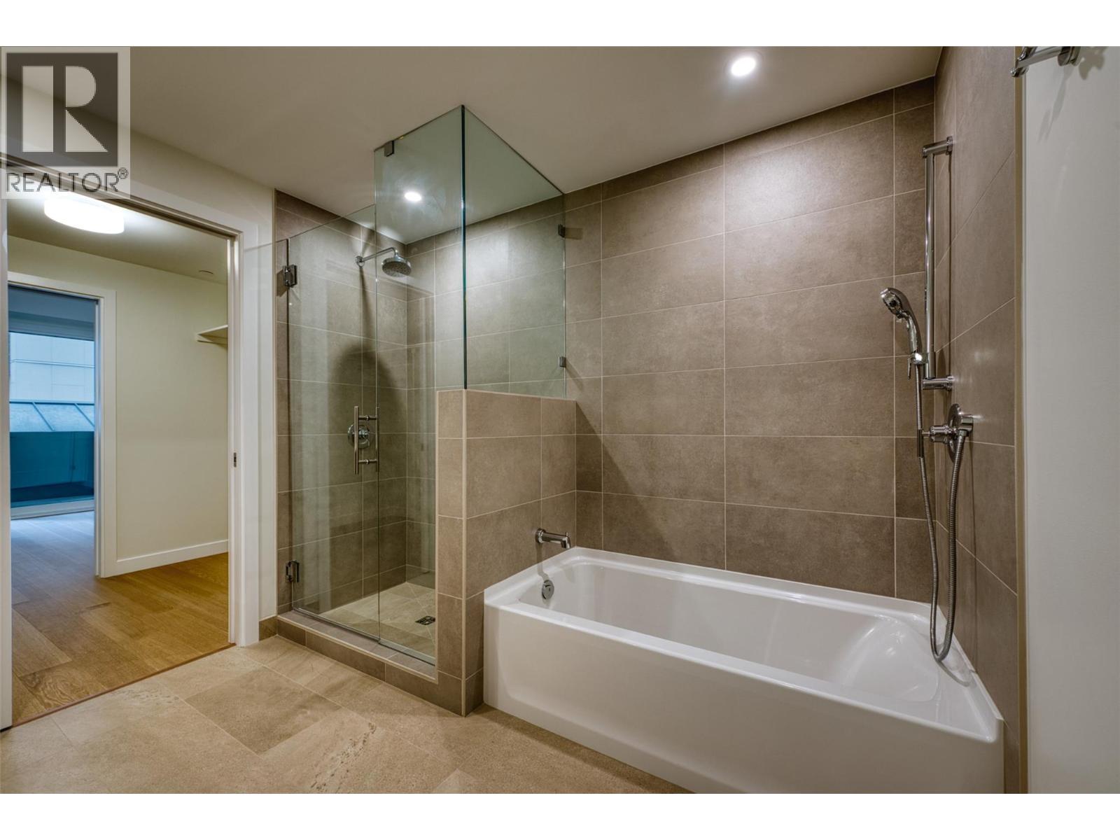 9654 Benchland Drive Unit# 201, Lake Country, BC - Indoor Photo Showing Bathroom