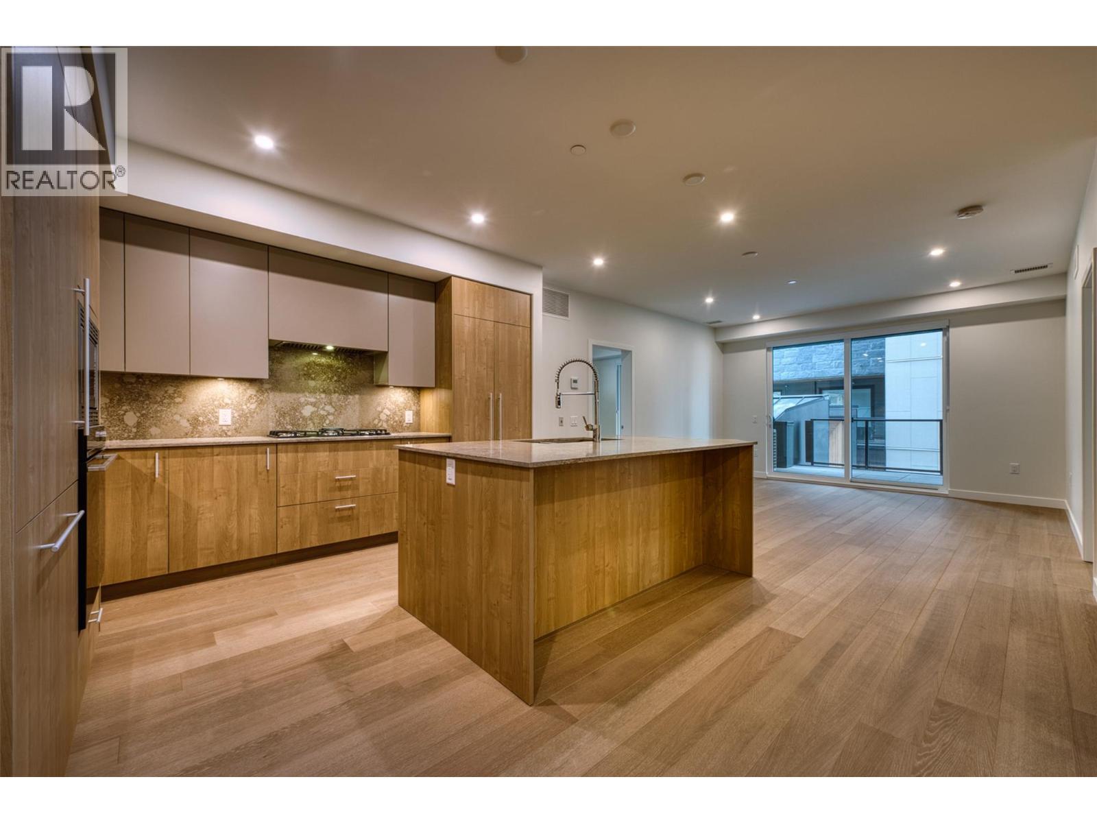 9654 Benchland Drive Unit# 201, Lake Country, BC - Indoor Photo Showing Kitchen With Upgraded Kitchen