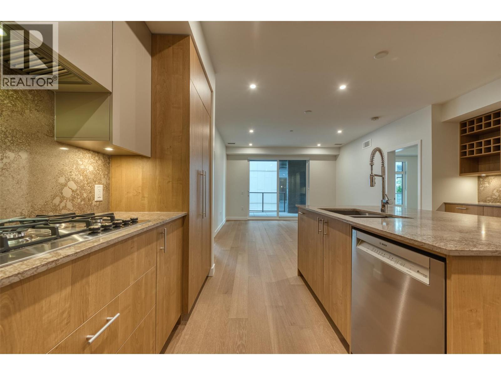 9654 Benchland Drive Unit# 201, Lake Country, BC - Indoor Photo Showing Kitchen With Upgraded Kitchen