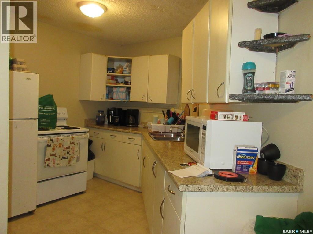 1817 Quebec Street, Regina, SK - Indoor Photo Showing Kitchen