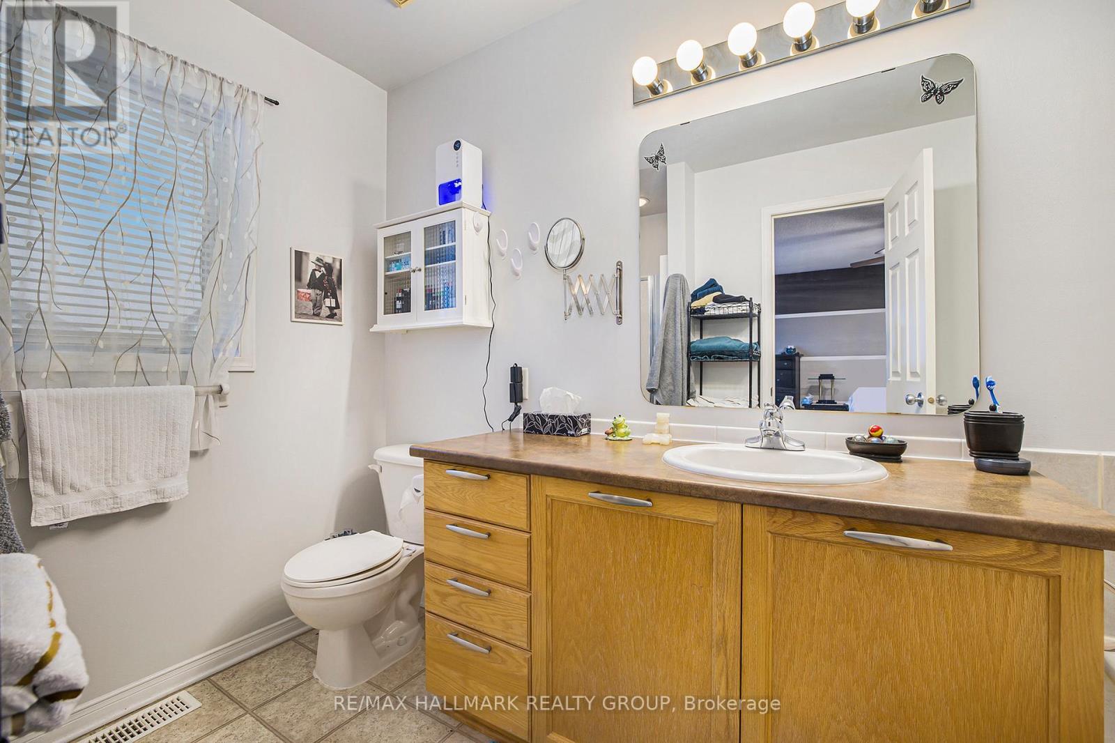 11 Scampton Drive, Ottawa, ON - Indoor Photo Showing Bathroom