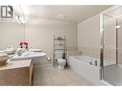 5-piece ensuite bathroom -