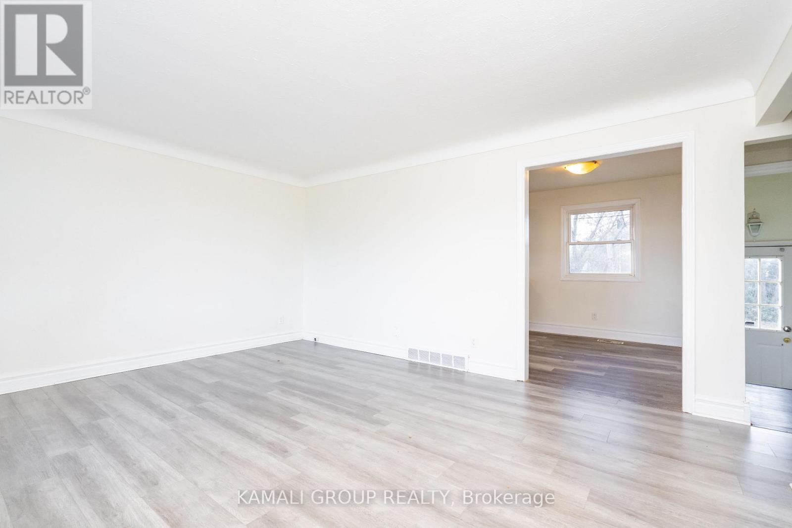 Bright Living Room - Main - 315 Bunting Road, St. Catharines, ON - Indoor Photo Showing Other Room