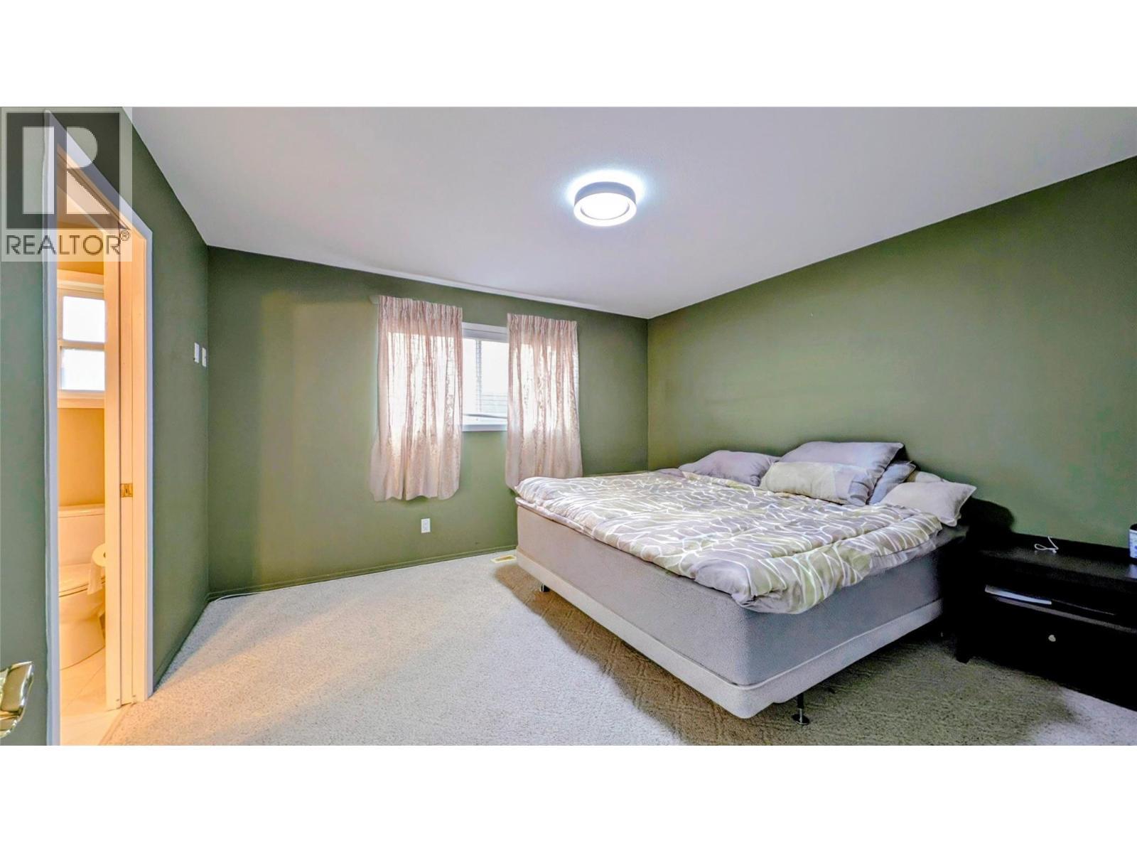 3301 Mt Fisher N Drive, Cranbrook, BC - Indoor Photo Showing Bedroom