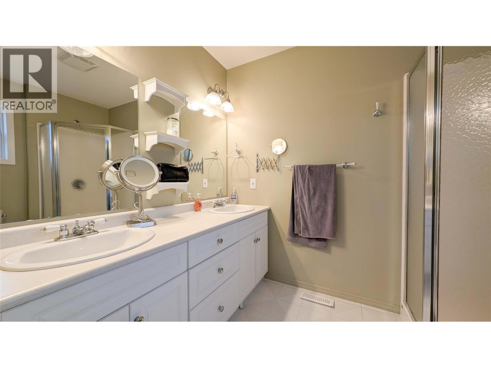 3301 Mt Fisher N Drive, Cranbrook, BC - Indoor Photo Showing Bathroom