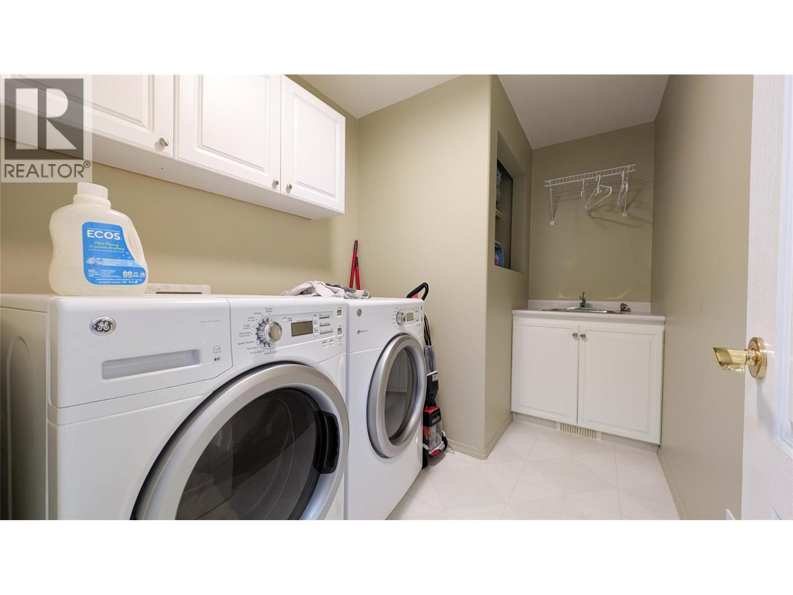 3301 Mt Fisher N Drive, Cranbrook, BC - Indoor Photo Showing Laundry Room