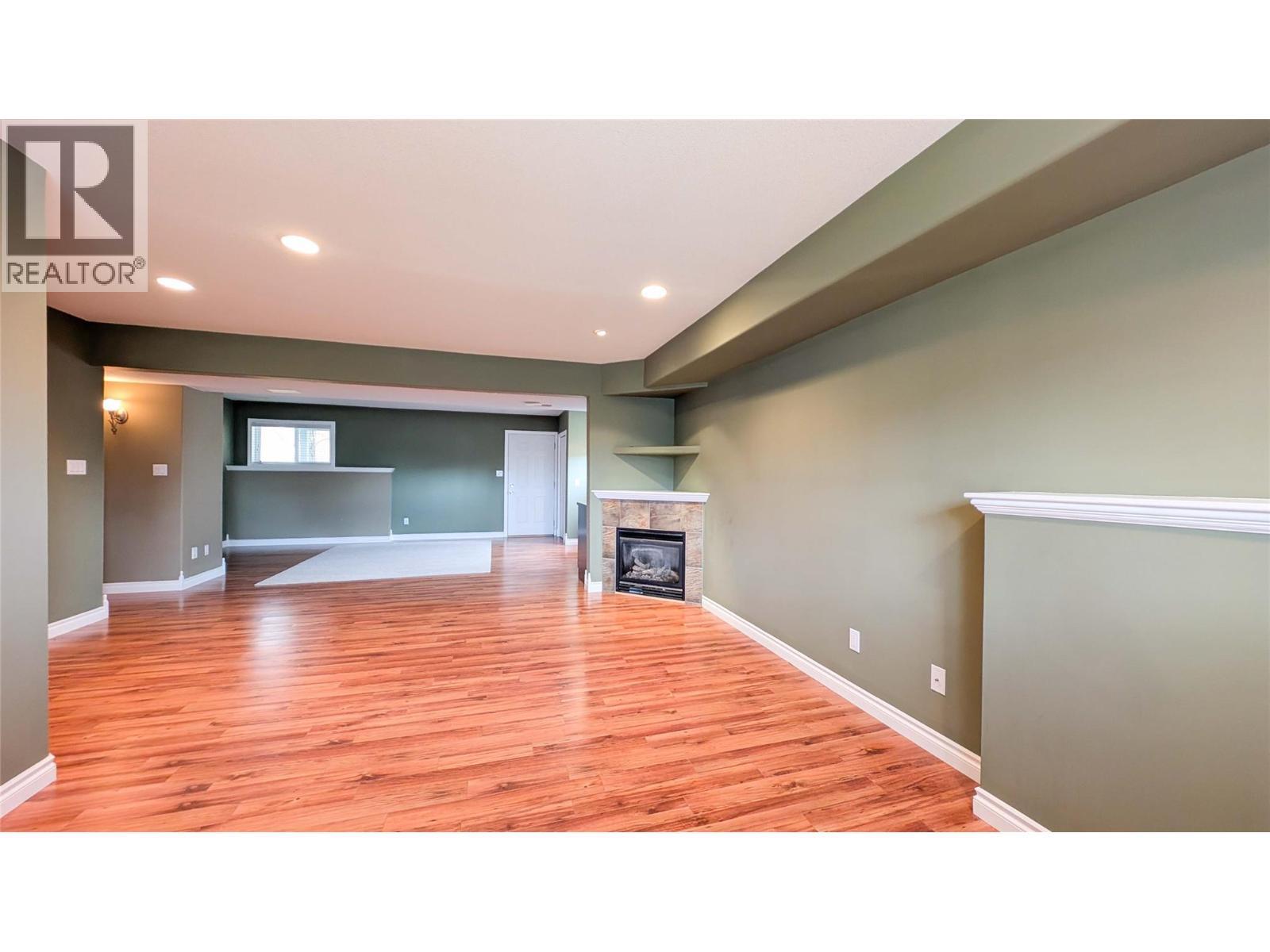 3301 Mt Fisher N Drive, Cranbrook, BC - Indoor With Fireplace