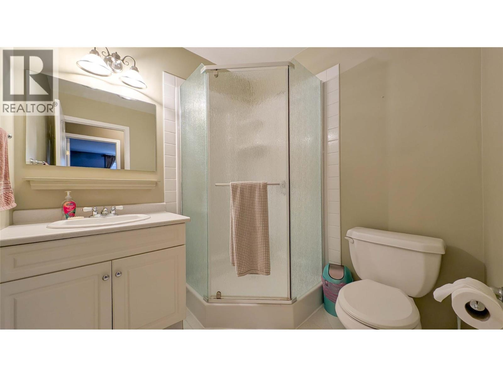 3301 Mt Fisher N Drive, Cranbrook, BC - Indoor Photo Showing Bathroom