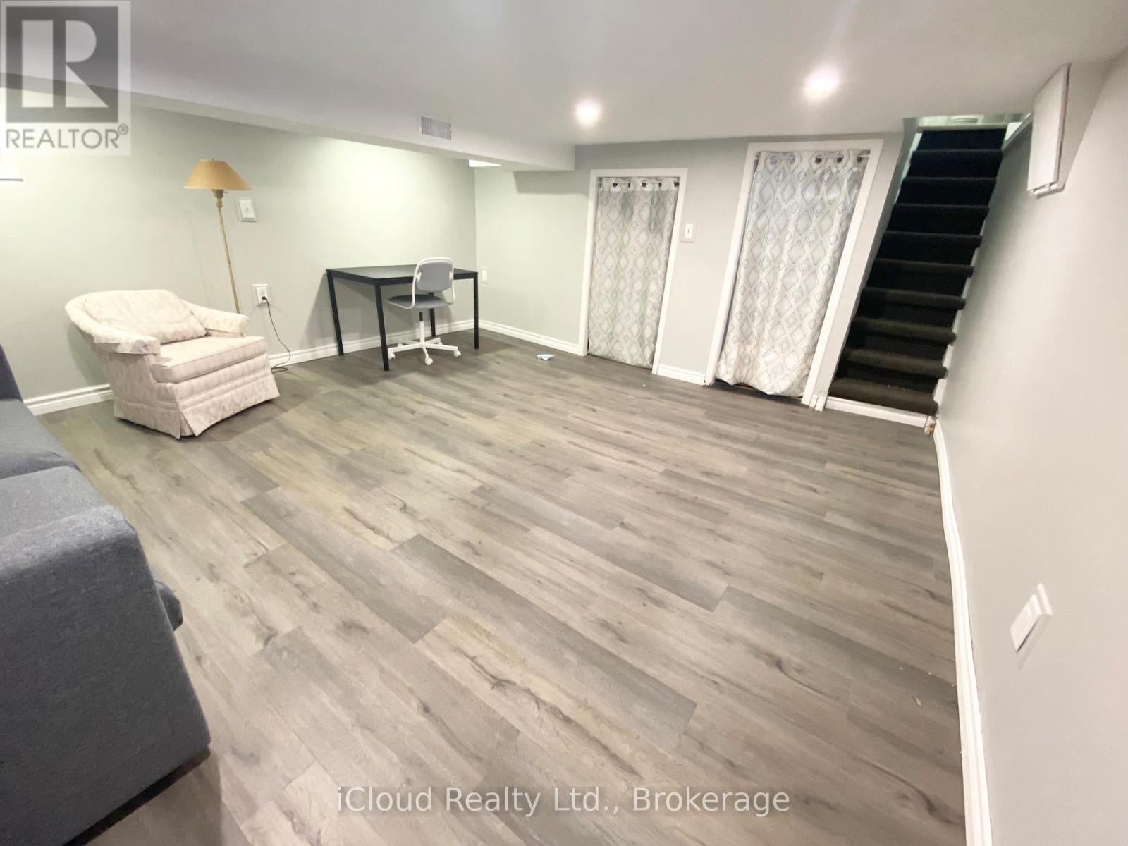 205 Prospect Street S, Hamilton, ON - Indoor