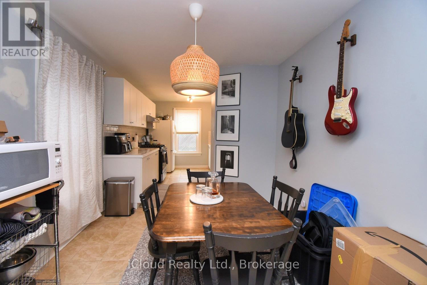 205 Prospect Street S, Hamilton, ON - Indoor Photo Showing Dining Room