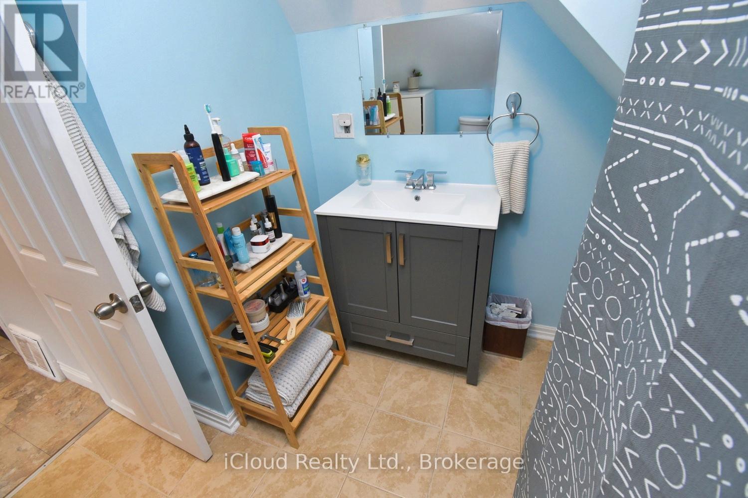 205 Prospect Street S, Hamilton, ON - Indoor