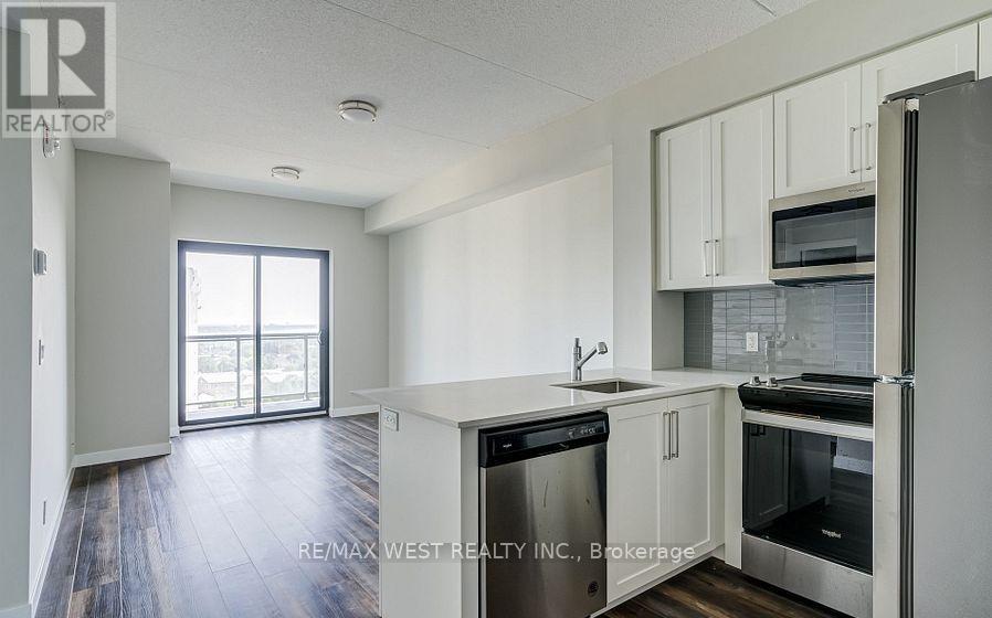 908 - 15 Queen Street S, Hamilton, ON - Indoor Photo Showing Kitchen