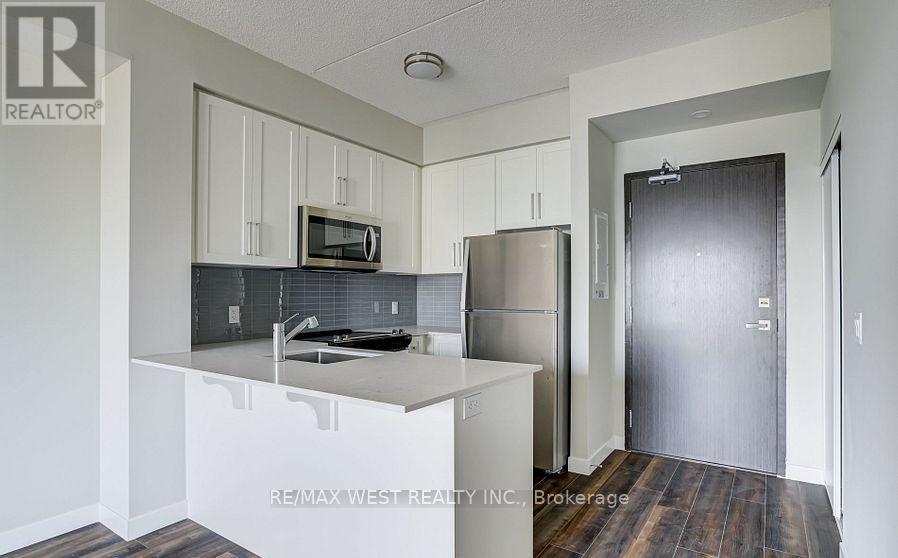 908 - 15 Queen Street S, Hamilton, ON - Indoor Photo Showing Kitchen