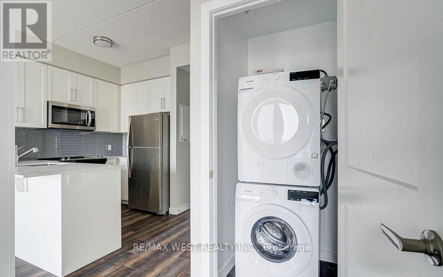 908 - 15 Queen Street S, Hamilton, ON - Indoor Photo Showing Laundry Room