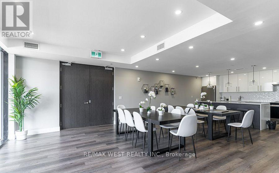 908 - 15 Queen Street S, Hamilton, ON - Indoor Photo Showing Dining Room