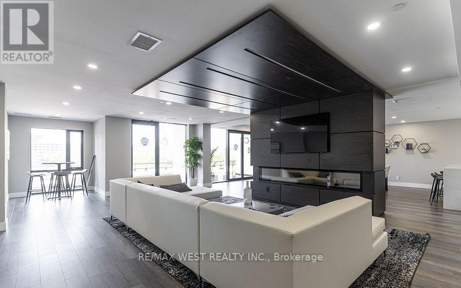 908 - 15 Queen Street S, Hamilton, ON - Indoor Photo Showing Other Room