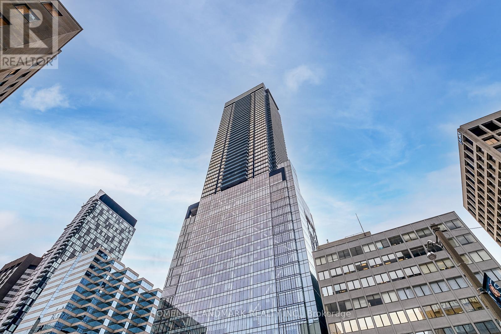 3302 - 488 University Avenue, Toronto, ON - Outdoor