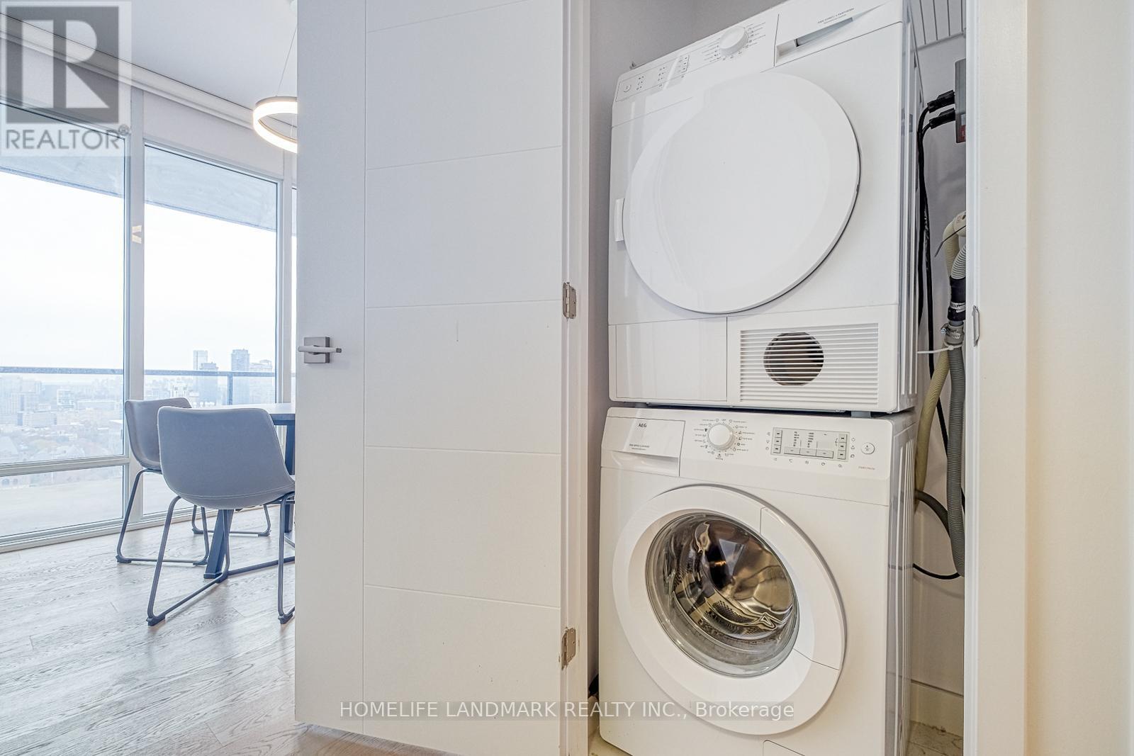 3302 - 488 University Avenue, Toronto, ON - Indoor Photo Showing Laundry Room