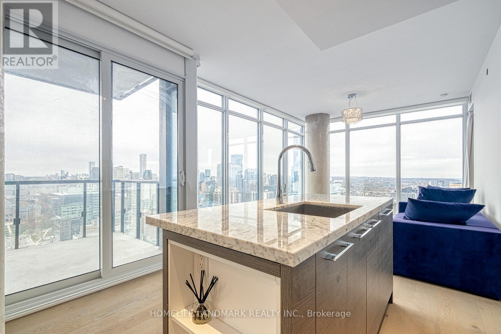 3302 - 488 University Avenue, Toronto, ON - Indoor Photo Showing Kitchen With Upgraded Kitchen