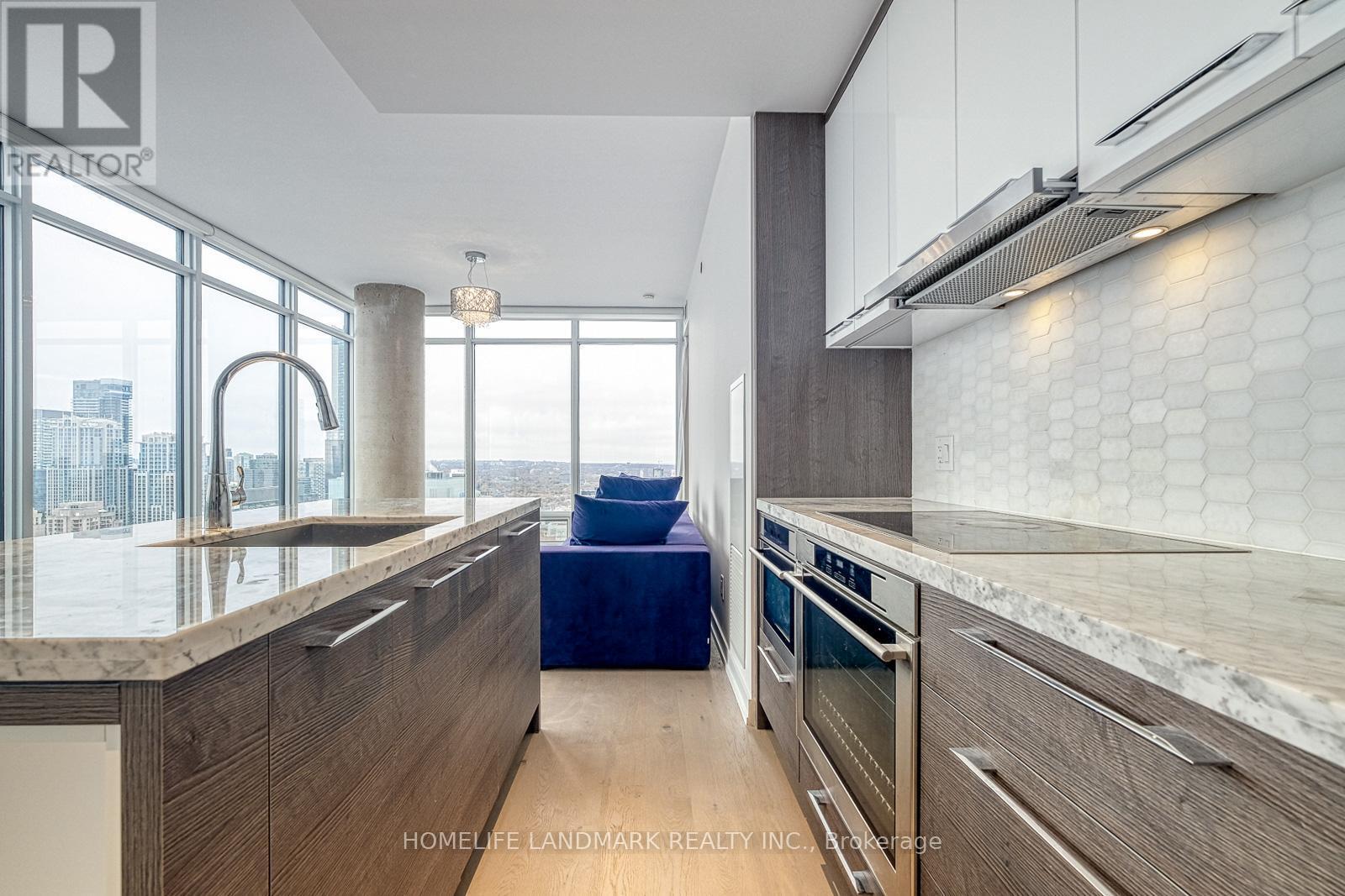 3302 - 488 University Avenue, Toronto, ON - Indoor Photo Showing Kitchen With Upgraded Kitchen