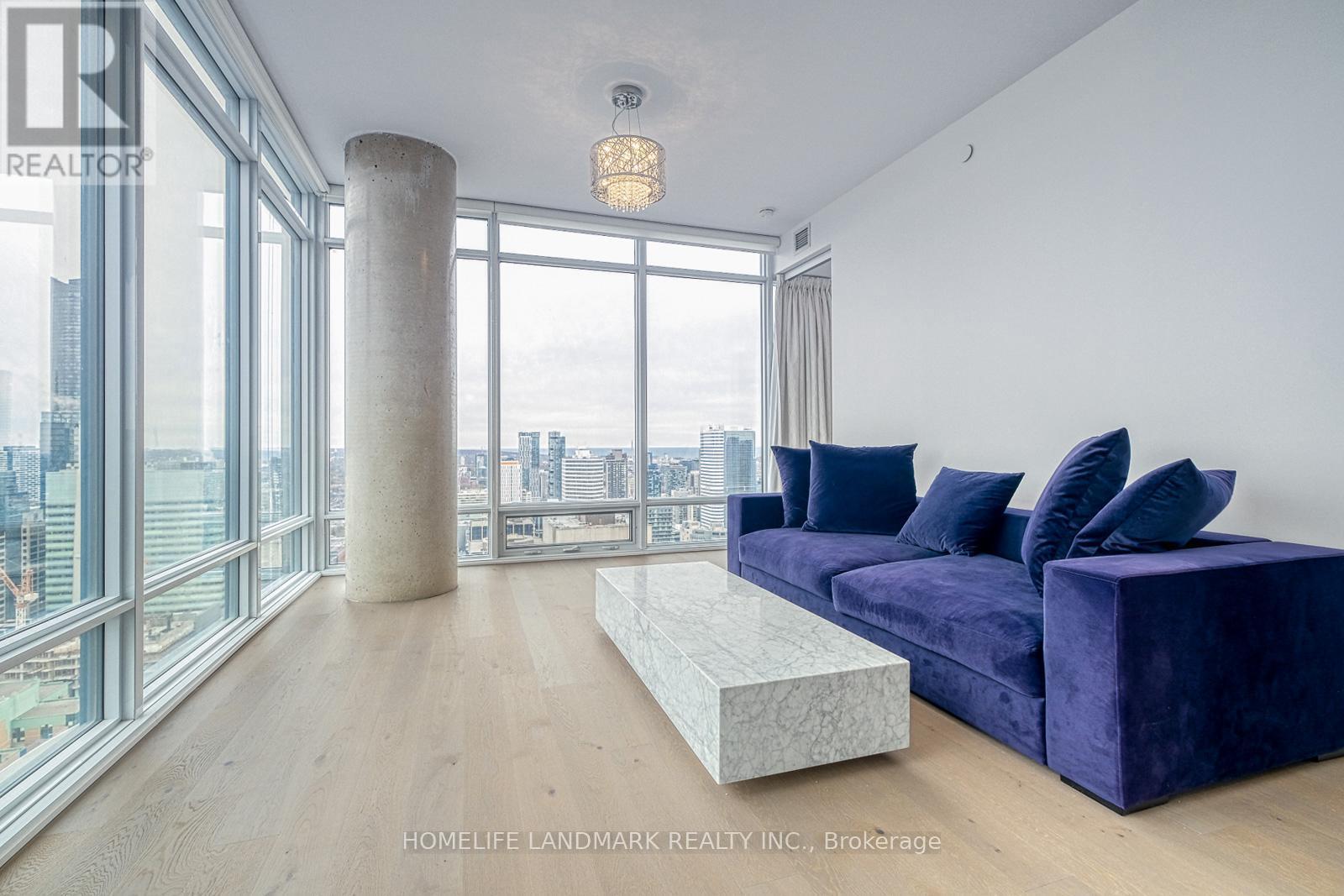 3302 - 488 University Avenue, Toronto, ON - Indoor Photo Showing Living Room
