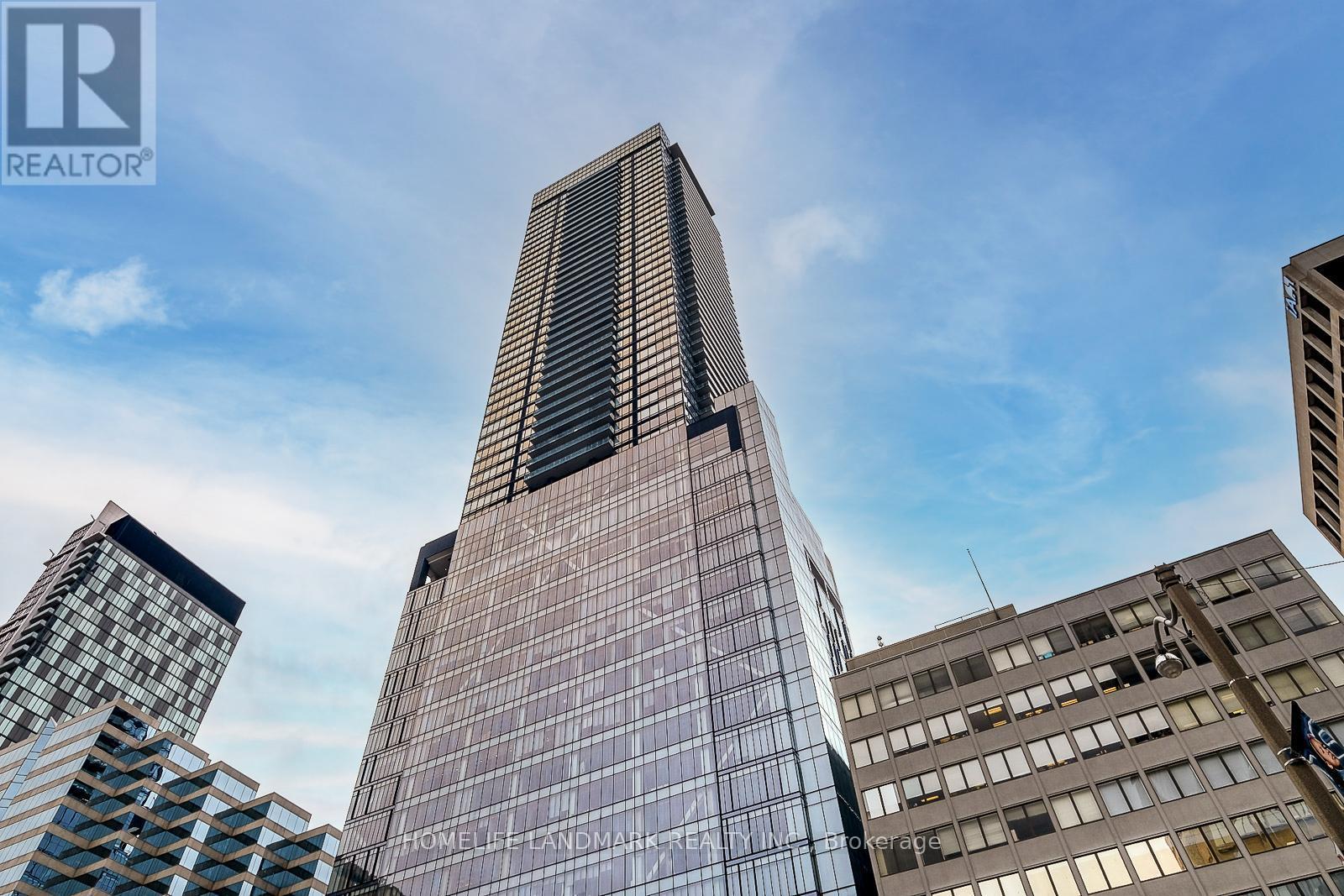 3302 - 488 University Avenue, Toronto, ON - Outdoor