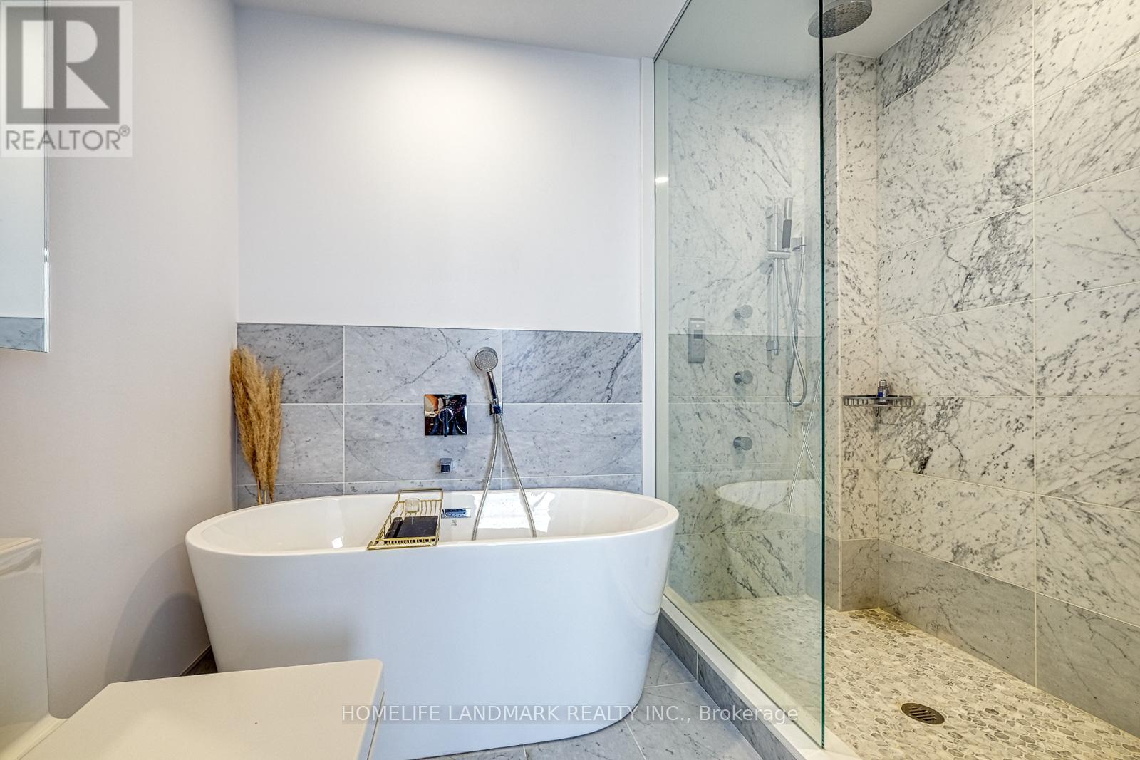 3302 - 488 University Avenue, Toronto, ON - Indoor Photo Showing Bathroom