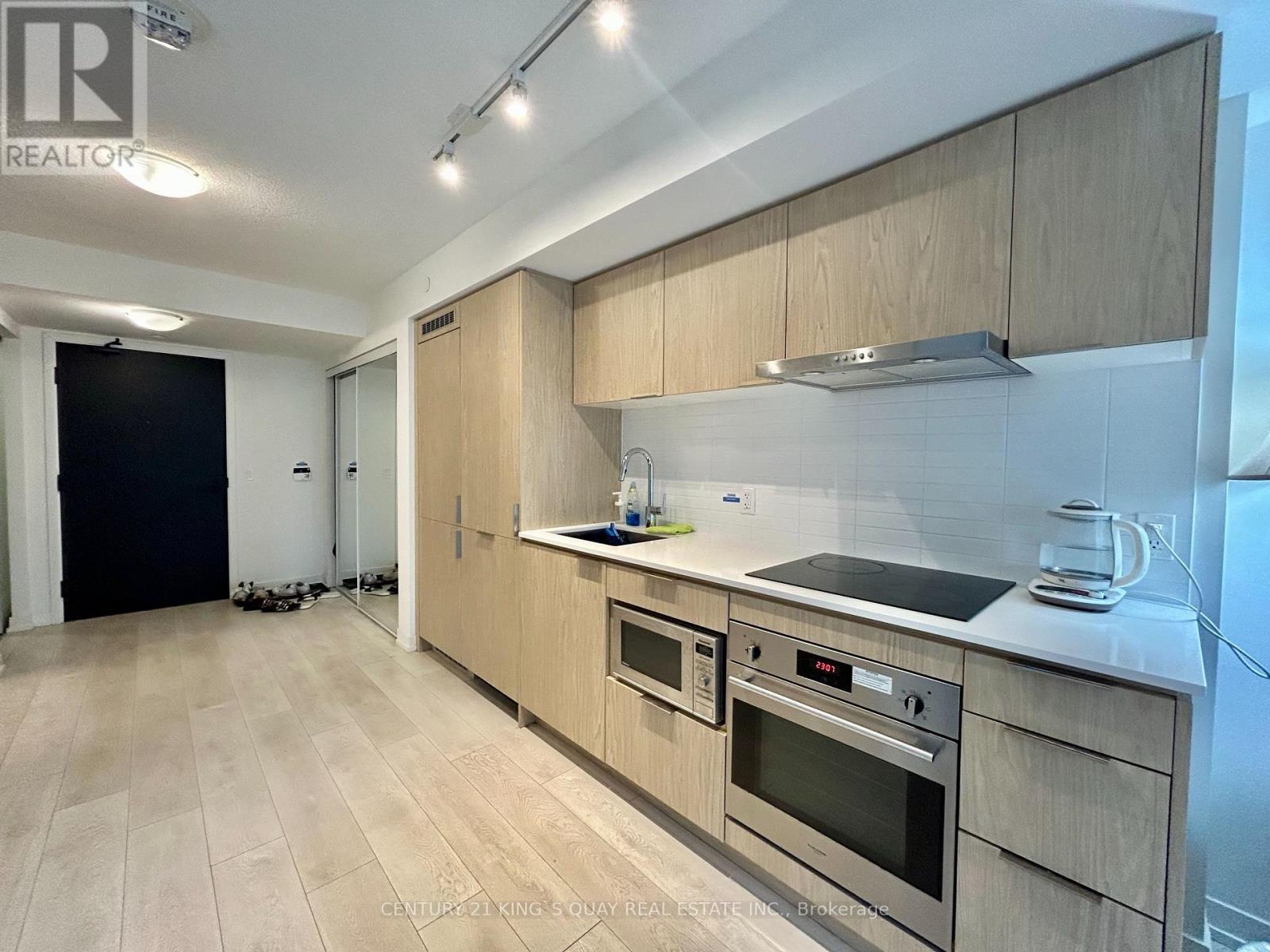 1703 - 60 Shuter Street, Toronto, ON - Indoor Photo Showing Kitchen