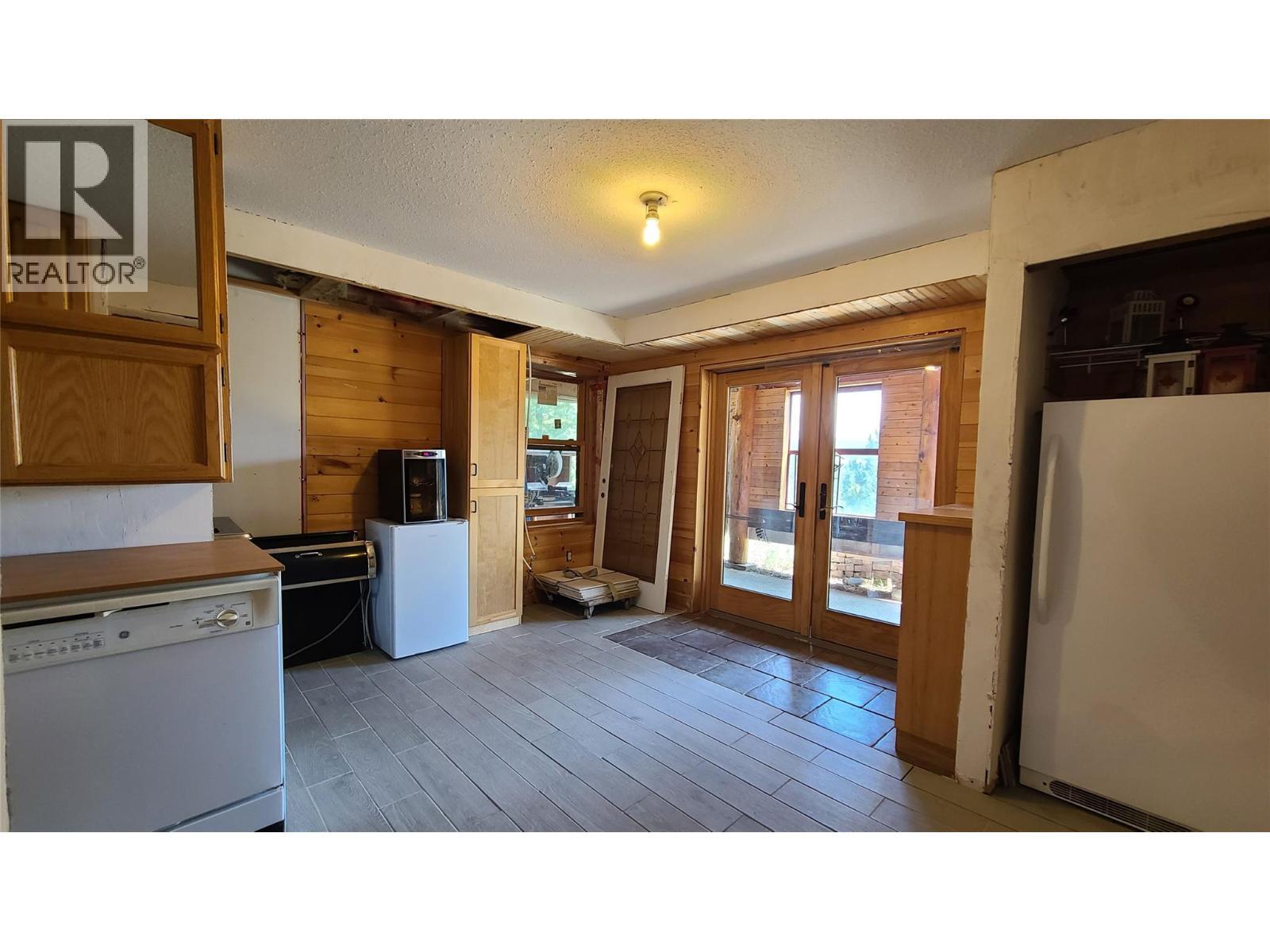 28 Nine Mile Place, Osoyoos, BC - Indoor Photo Showing Kitchen