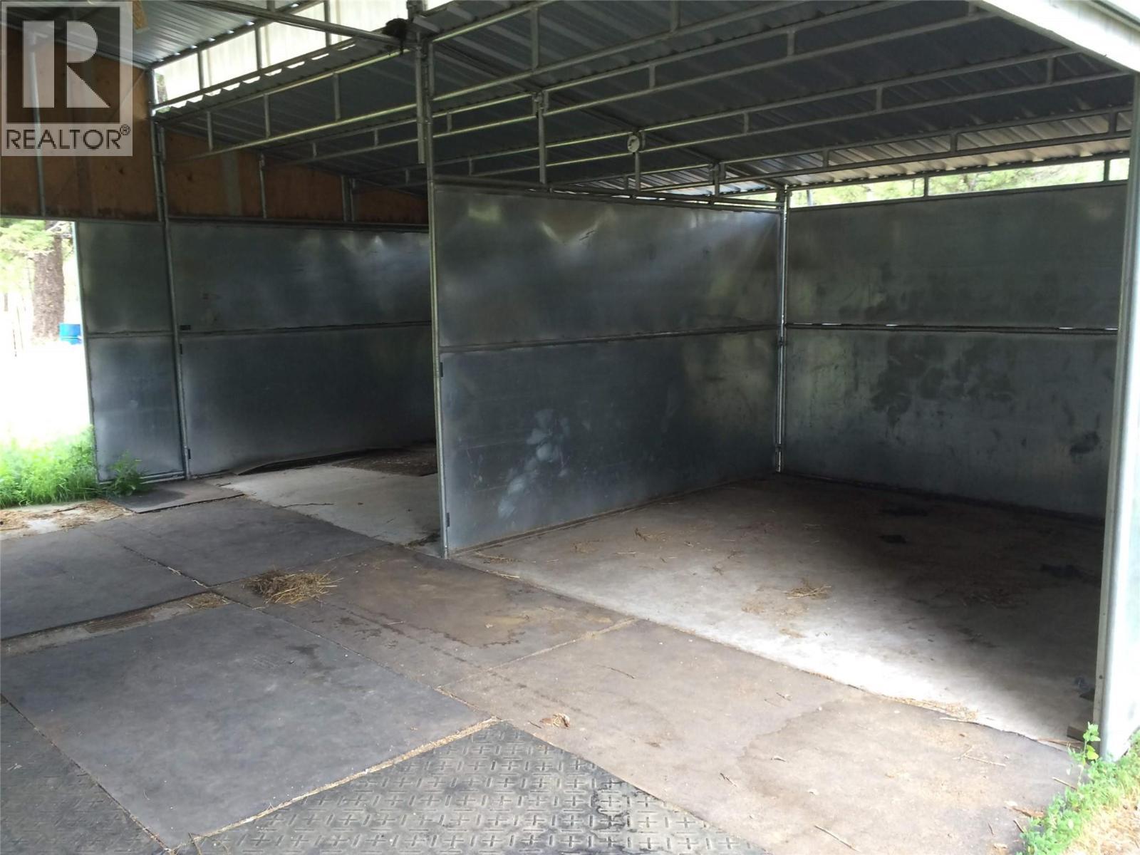 28 Nine Mile Place, Osoyoos, BC - Indoor Photo Showing Garage