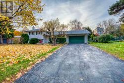 Large Garage - big driveway -
