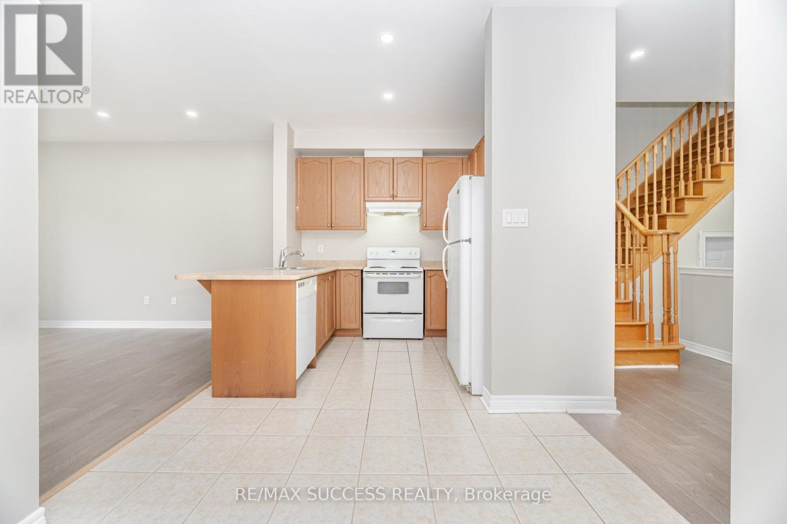 3056 Doyle Street, Mississauga, ON - Indoor Photo Showing Kitchen