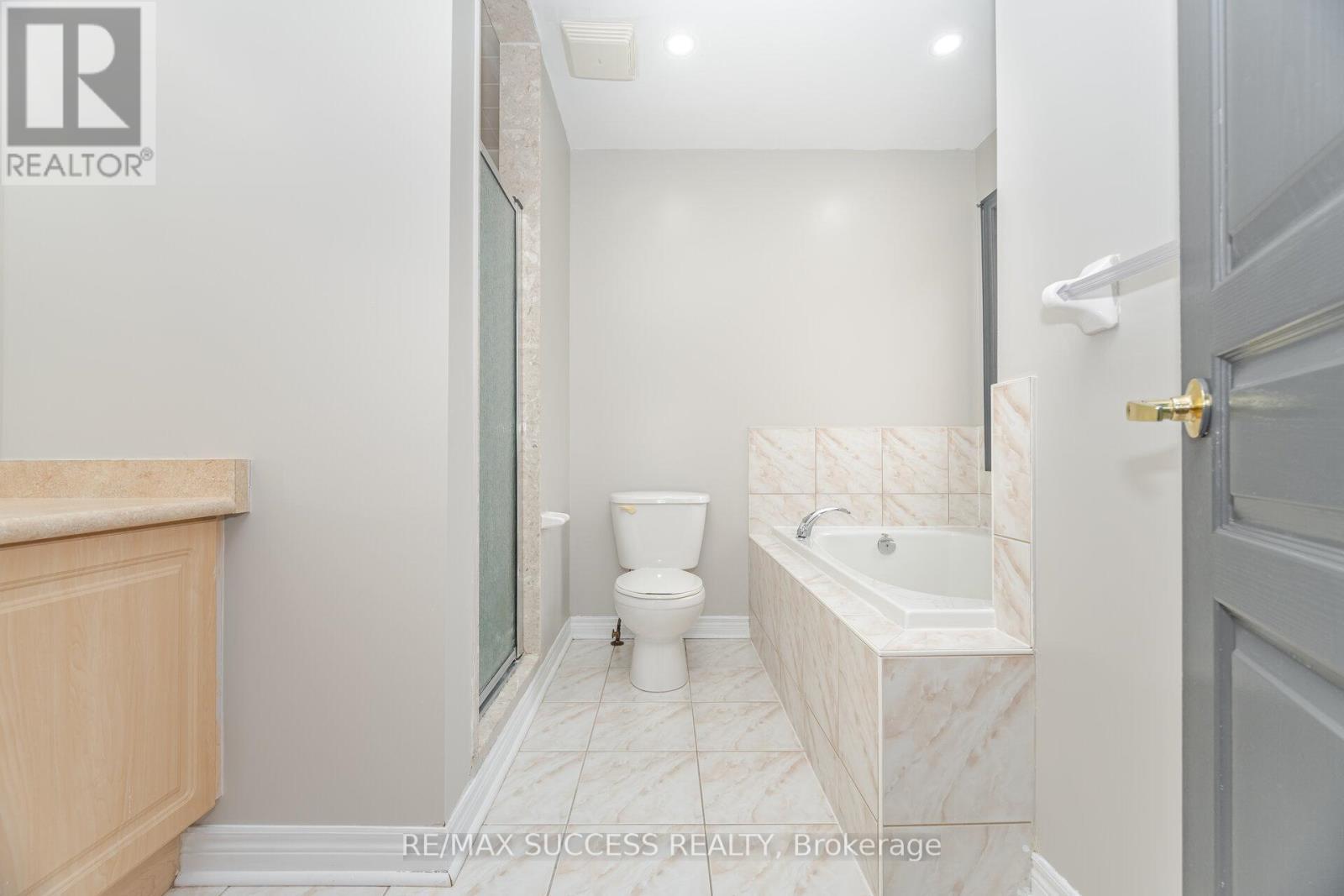 3056 Doyle Street, Mississauga, ON - Indoor Photo Showing Bathroom