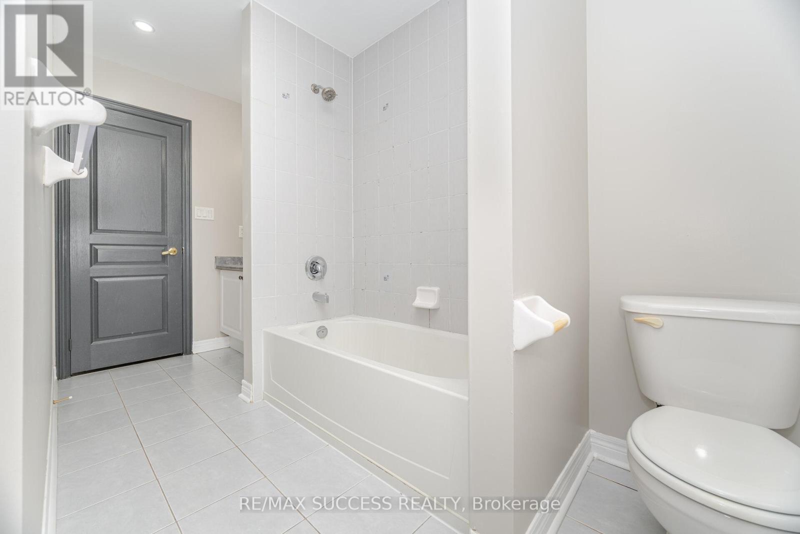 3056 Doyle Street, Mississauga, ON - Indoor Photo Showing Bathroom