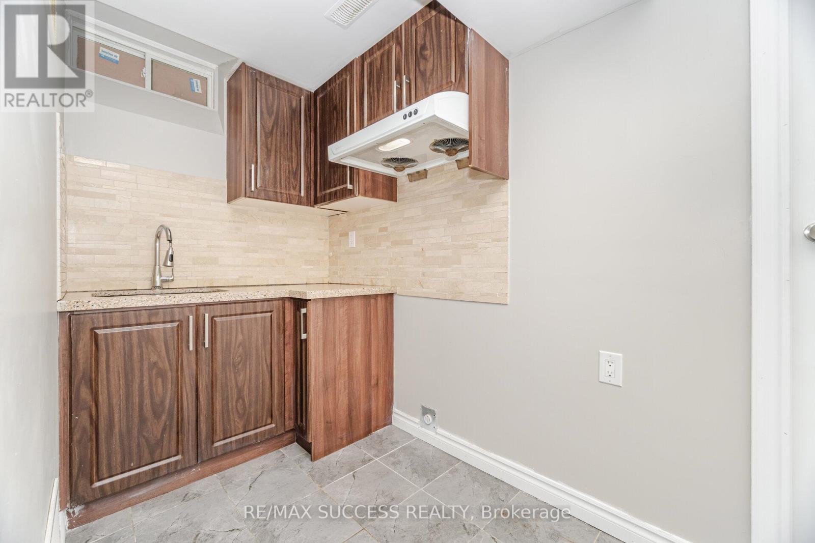 3056 Doyle Street, Mississauga, ON - Indoor