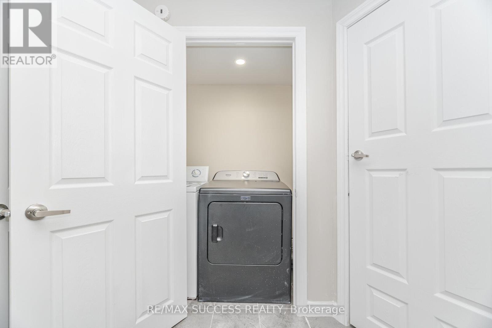 3056 Doyle Street, Mississauga, ON - Indoor Photo Showing Laundry Room