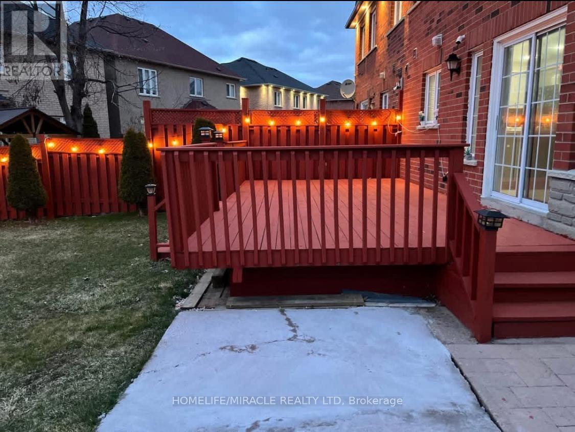 76 Starhill Crescent, Brampton, ON - Outdoor With Exterior