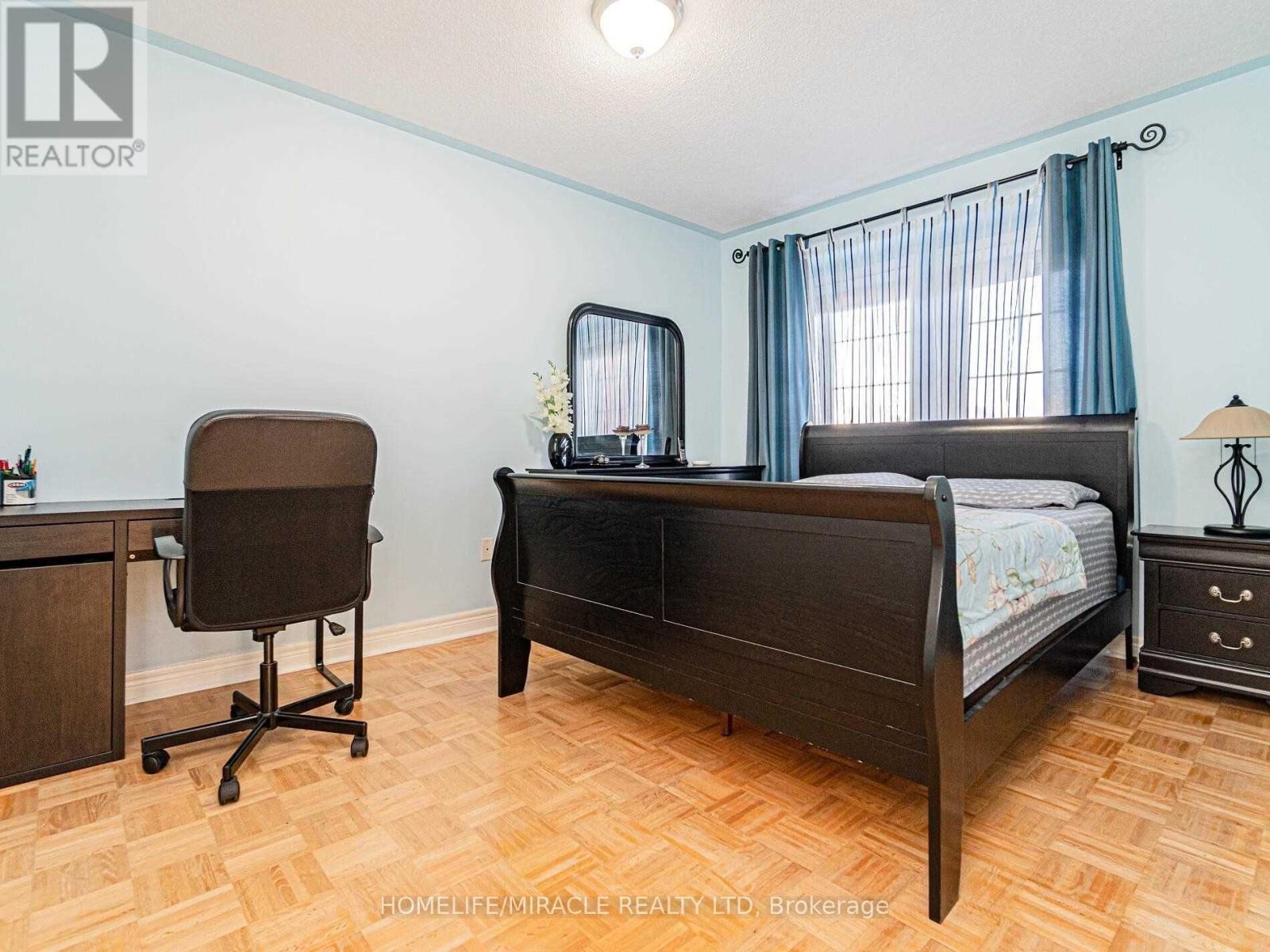 76 Starhill Crescent, Brampton, ON - Indoor Photo Showing Bedroom