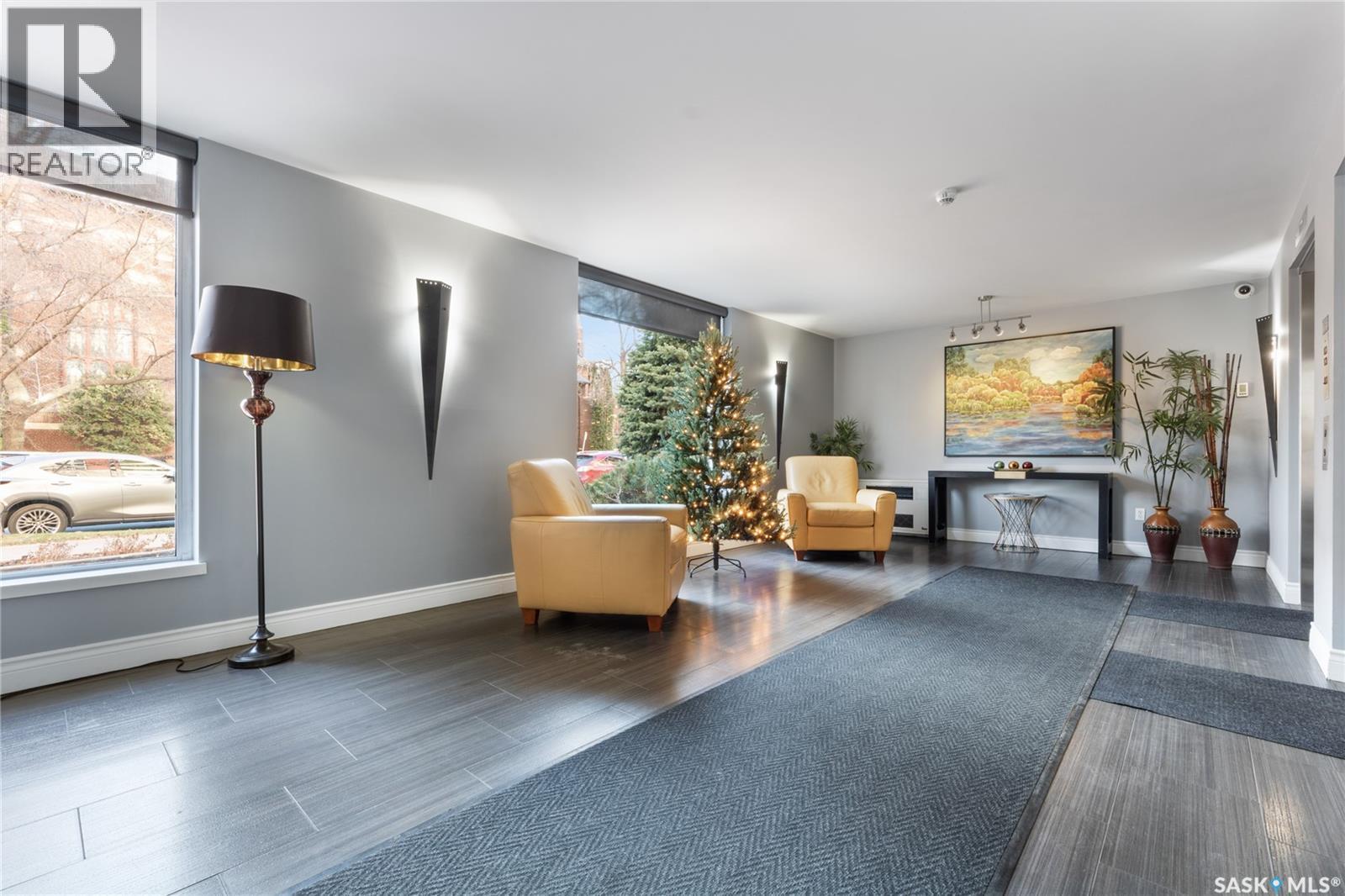 402 902 Spadina Crescent E, Saskatoon, SK - Indoor Photo Showing Living Room