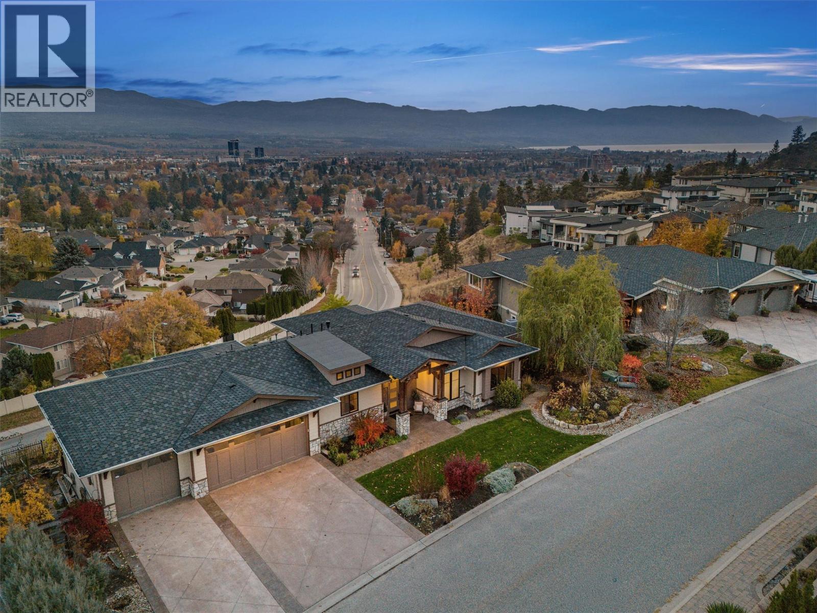 747 Traditions Crescent, Kelowna, BC - Outdoor With View