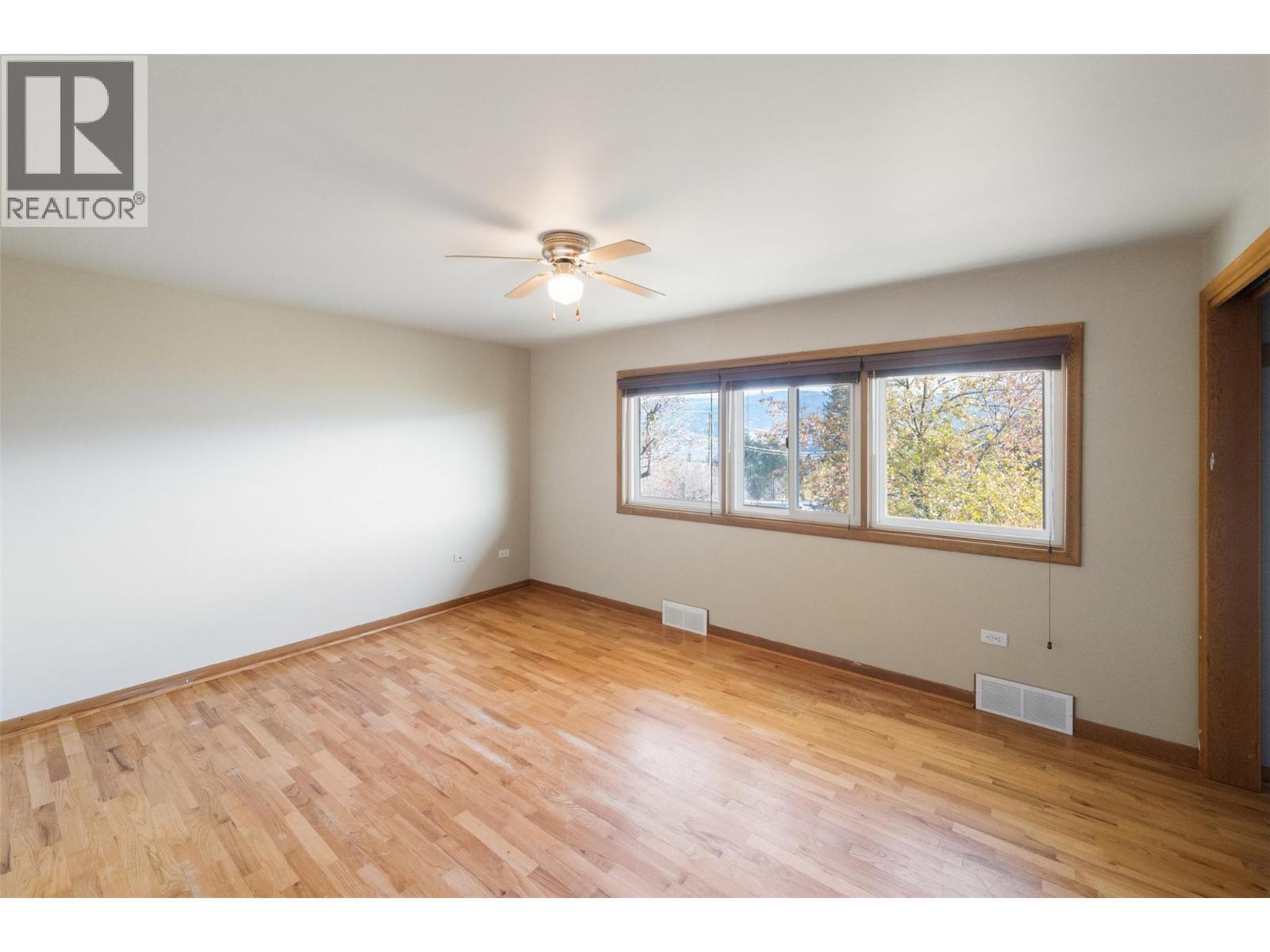901 Newton Drive, Penticton, BC - Indoor Photo Showing Other Room