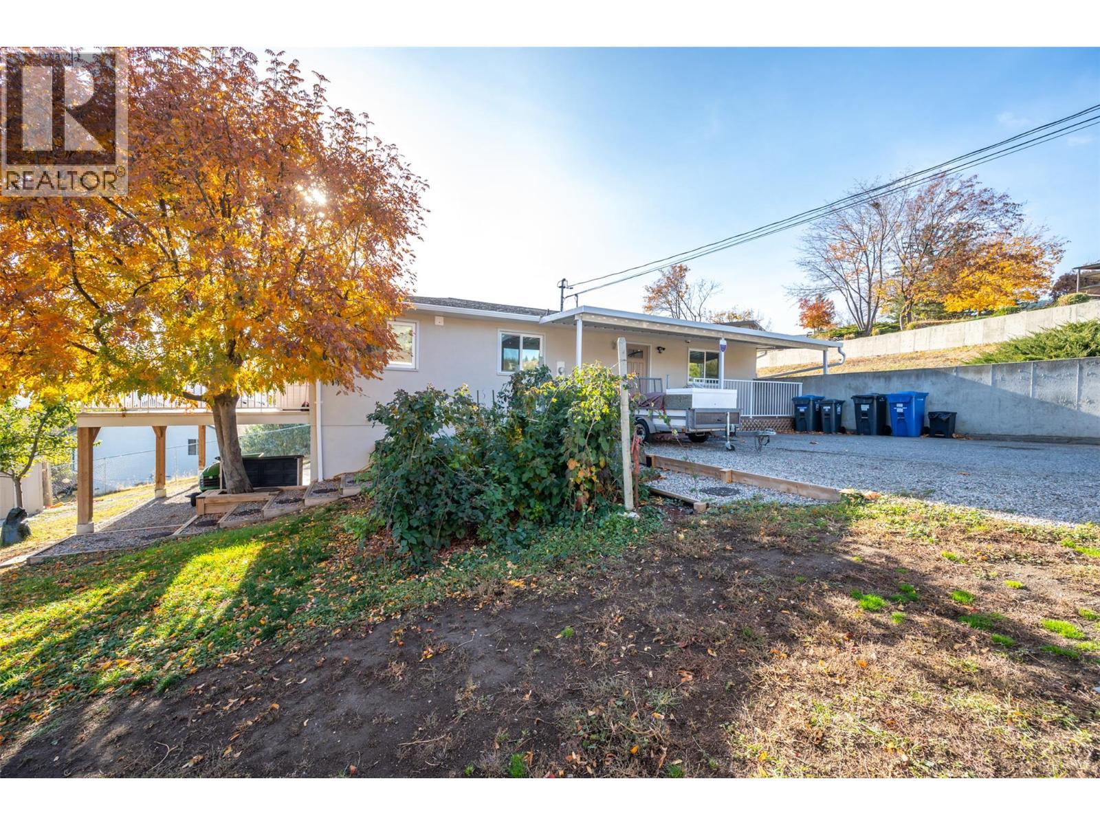 901 Newton Drive, Penticton, BC - Outdoor