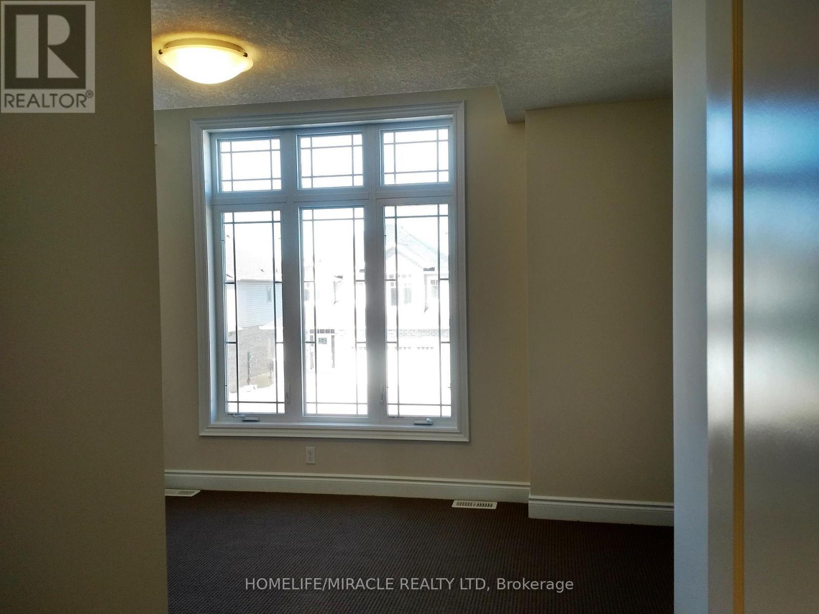 2539 Holbrook Drive, London South, ON - Indoor Photo Showing Other Room