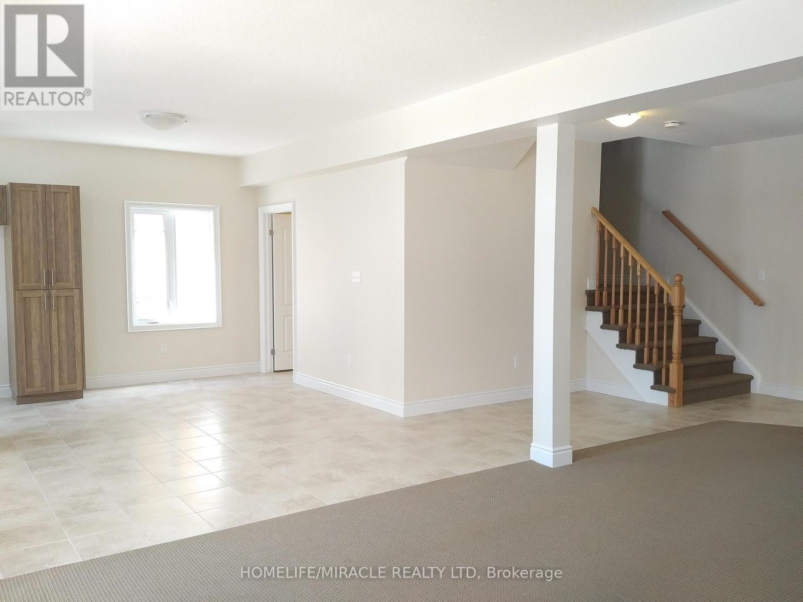 2539 Holbrook Drive, London South, ON - Indoor Photo Showing Other Room